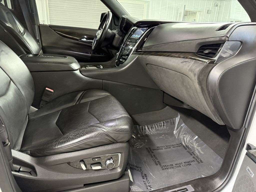 2016 Cadillac Escalade Image 40