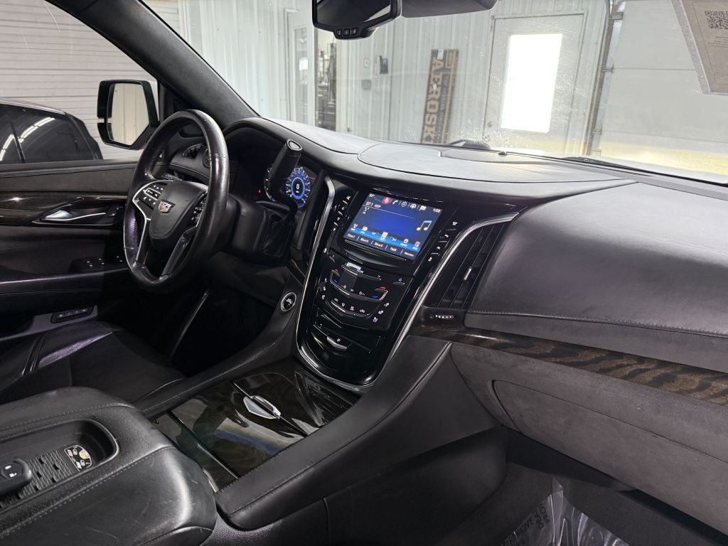 2016 Cadillac Escalade Image 42