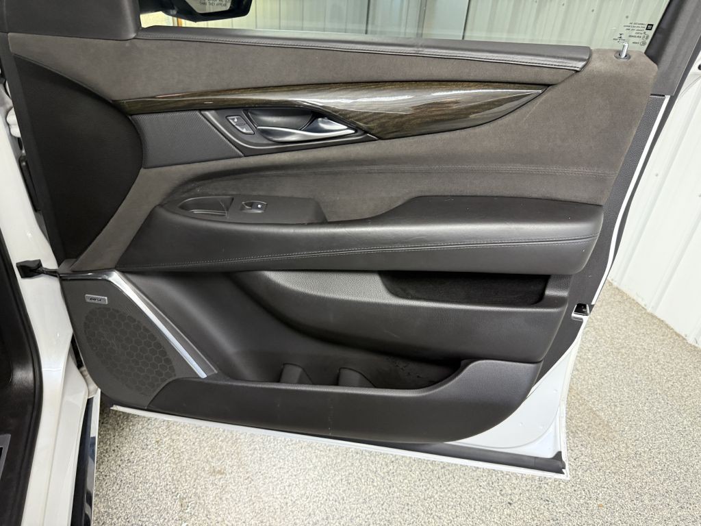 2016 Cadillac Escalade Image 43