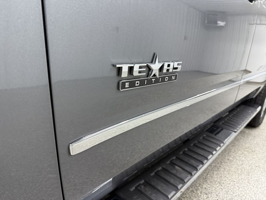 2019 Chevrolet Suburban Image 3