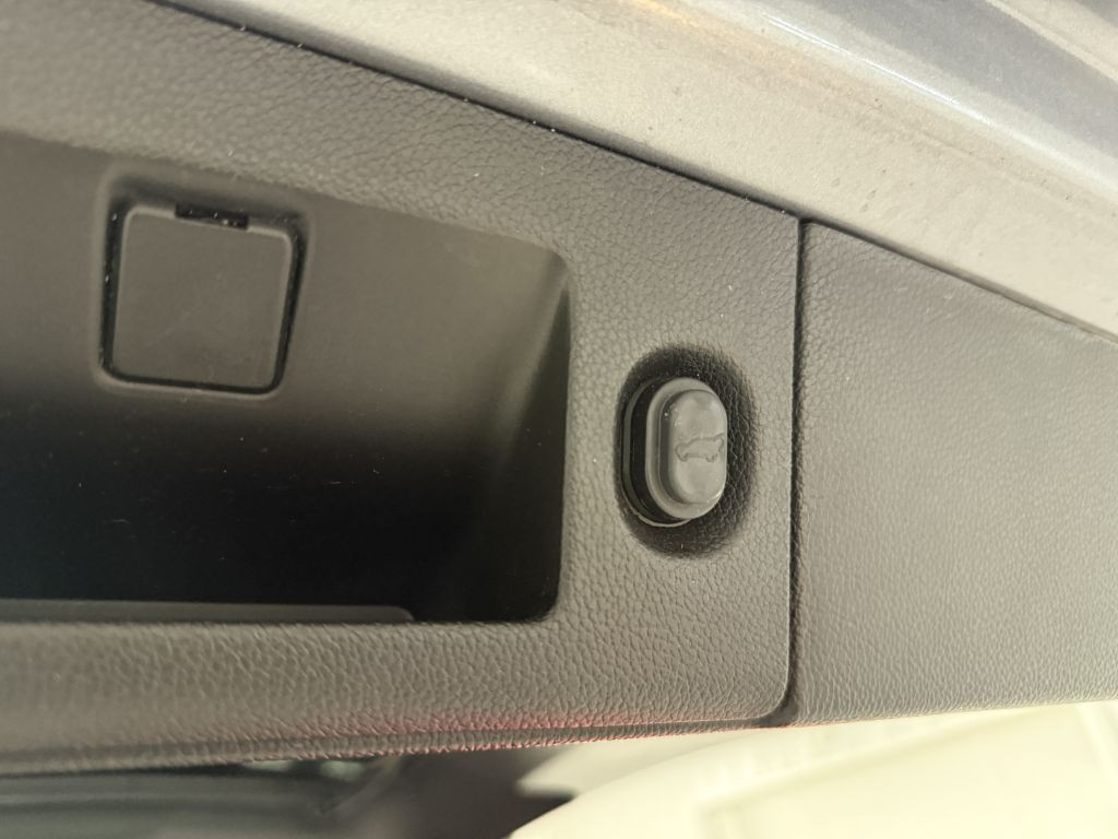 2019 Chevrolet Suburban Image 36