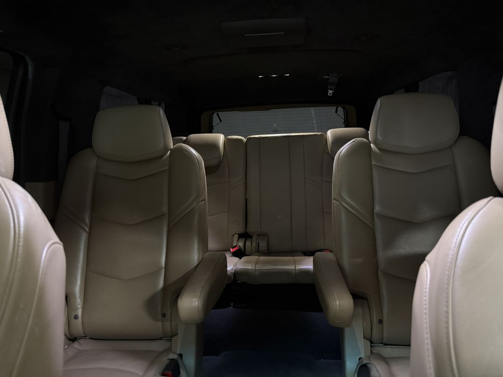 2018 Cadillac Escalade Image 16