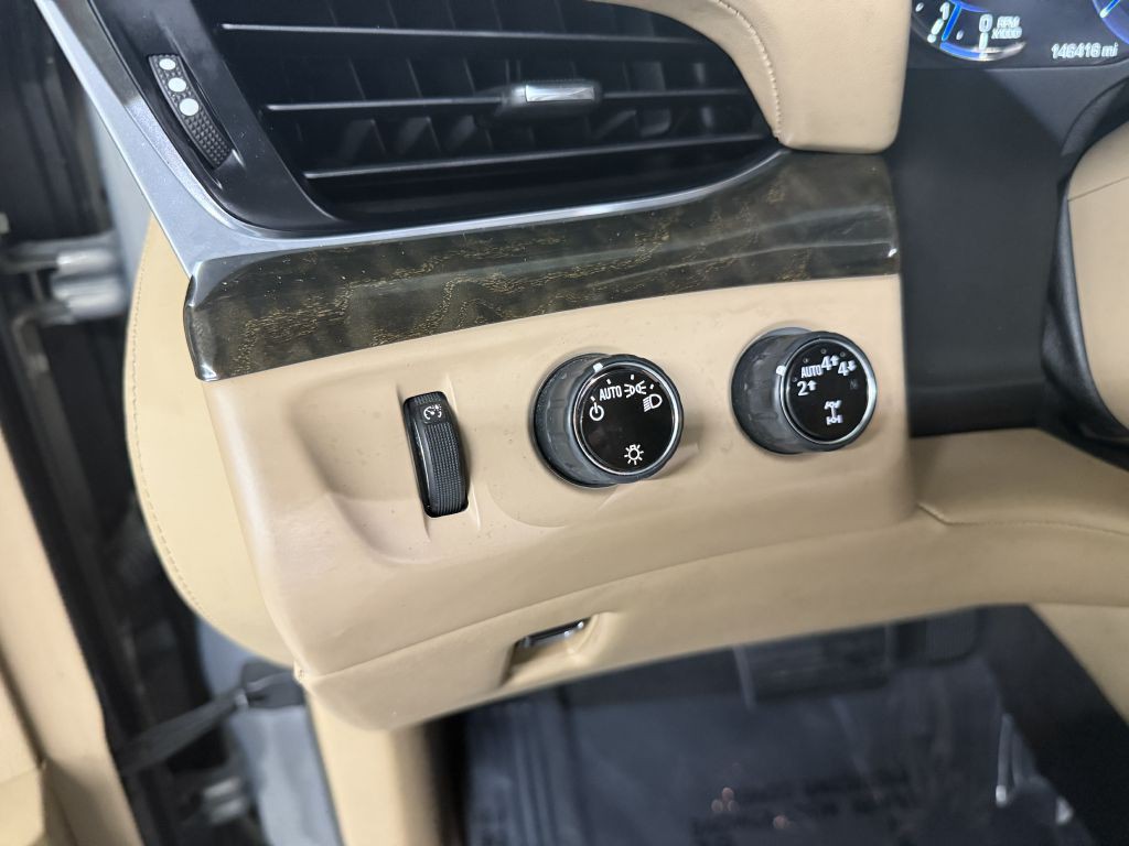 2018 Cadillac Escalade Image 17