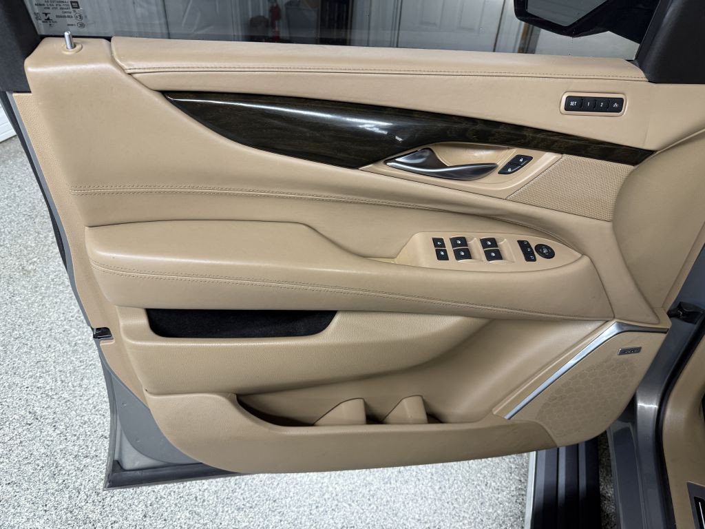 2018 Cadillac Escalade Image 29