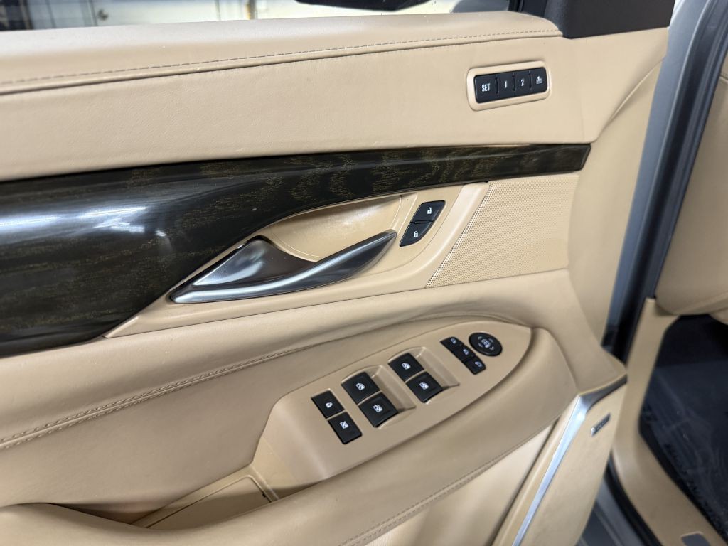 2018 Cadillac Escalade Image 30