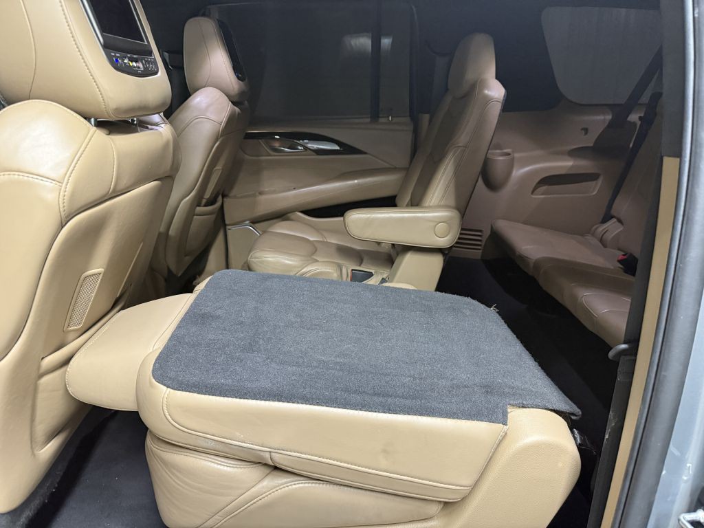 2018 Cadillac Escalade Image 34