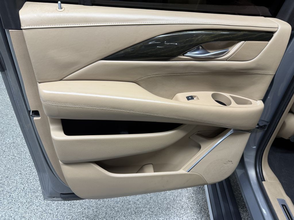2018 Cadillac Escalade Image 37