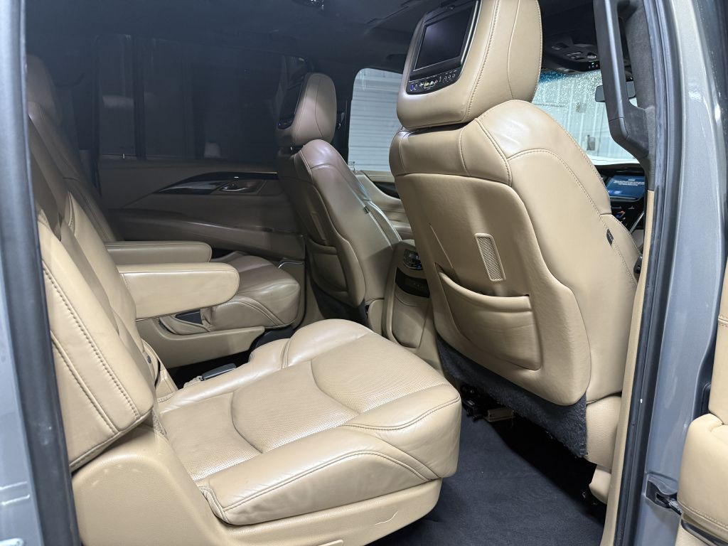 2018 Cadillac Escalade Image 40