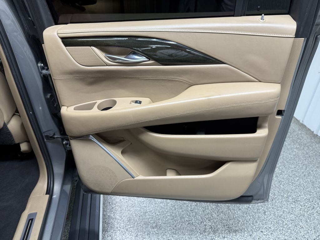 2018 Cadillac Escalade Image 43