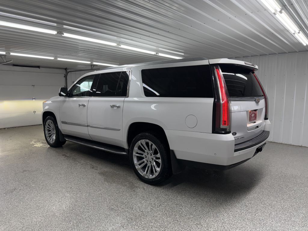 2017 Cadillac Escalade Image 4