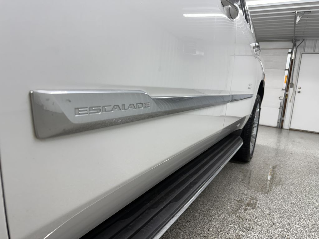 2017 Cadillac Escalade Image 8