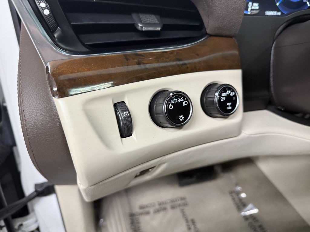2017 Cadillac Escalade Image 11