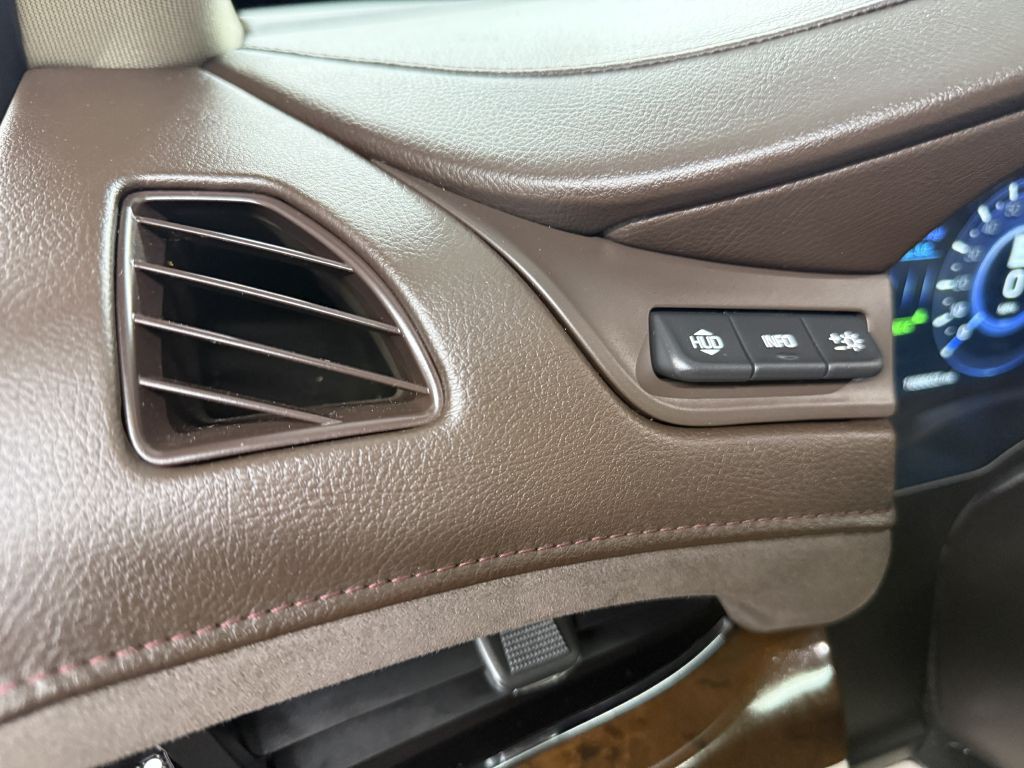 2017 Cadillac Escalade Image 12