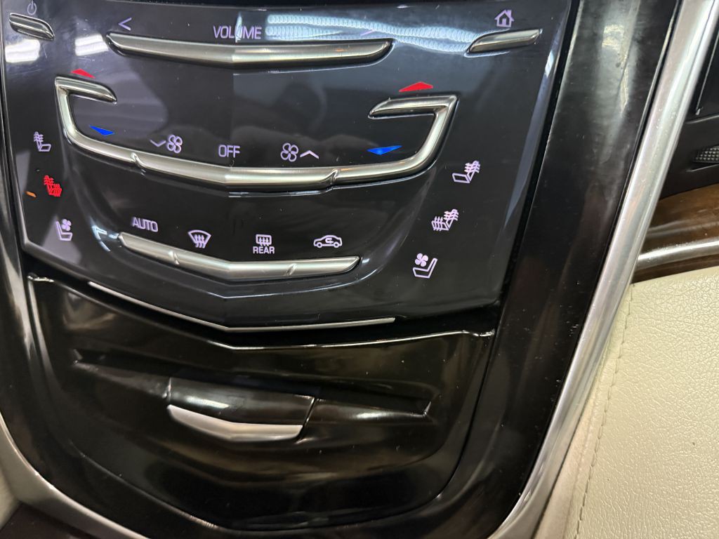 2017 Cadillac Escalade Image 18