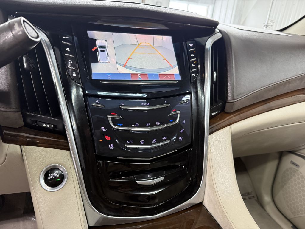 2017 Cadillac Escalade Image 19