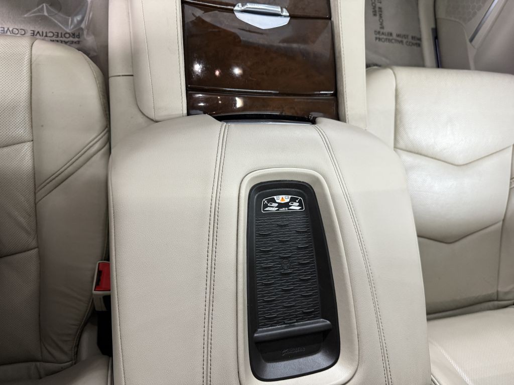 2017 Cadillac Escalade Image 21
