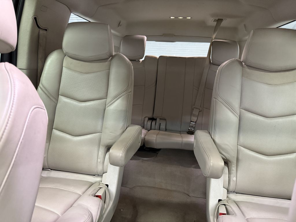 2017 Cadillac Escalade Image 22