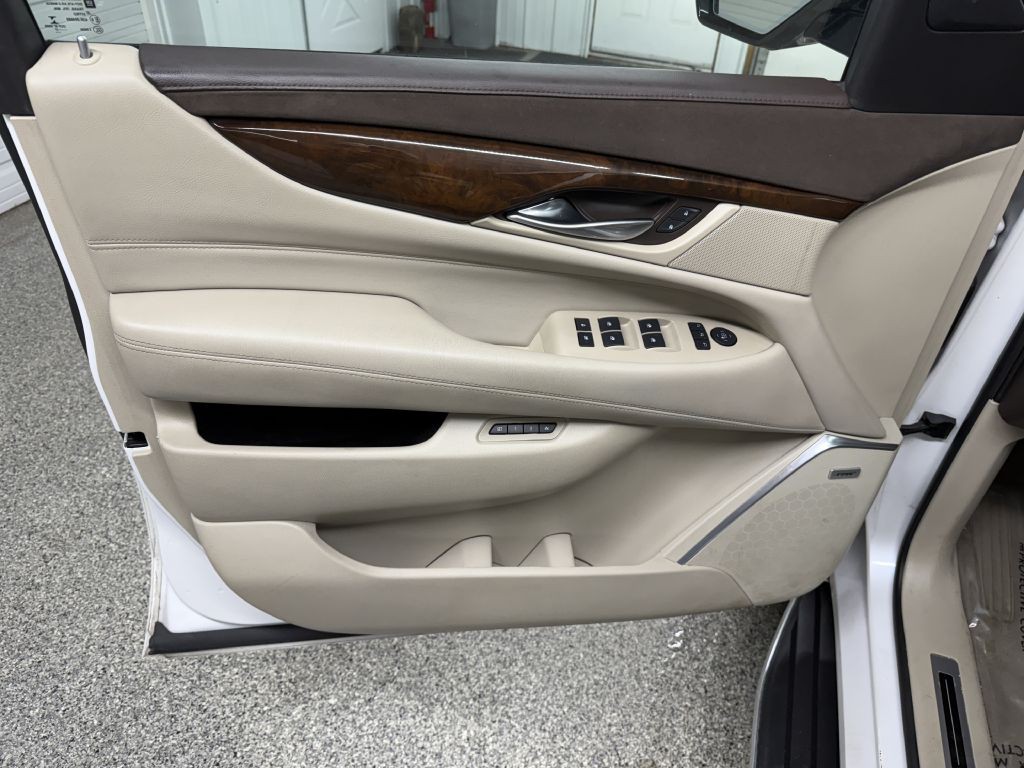 2017 Cadillac Escalade Image 24