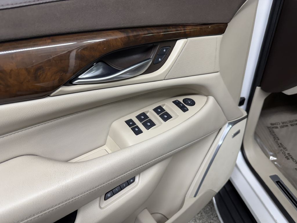 2017 Cadillac Escalade Image 25