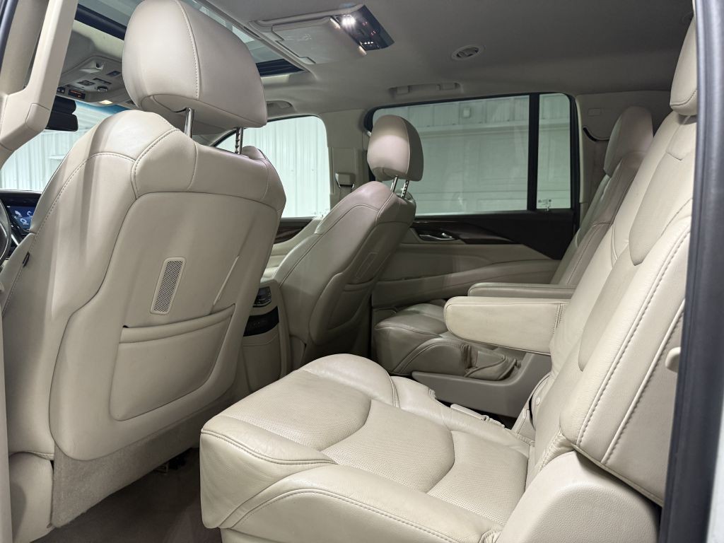 2017 Cadillac Escalade Image 28