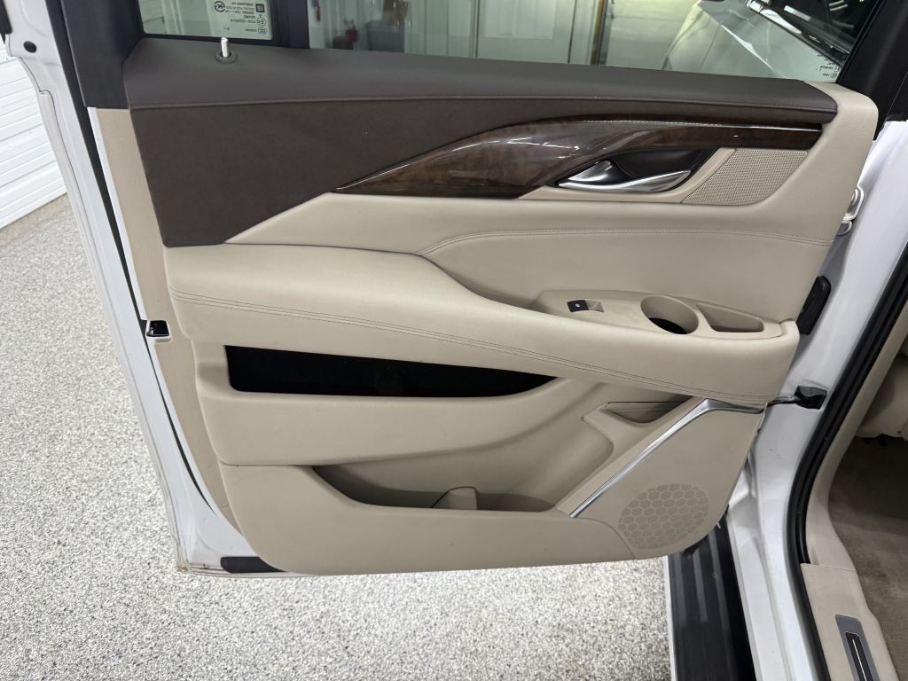 2017 Cadillac Escalade Image 33