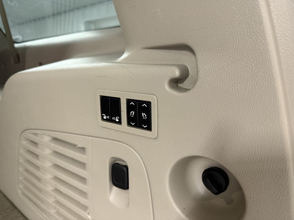 2017 Cadillac Escalade Image 35