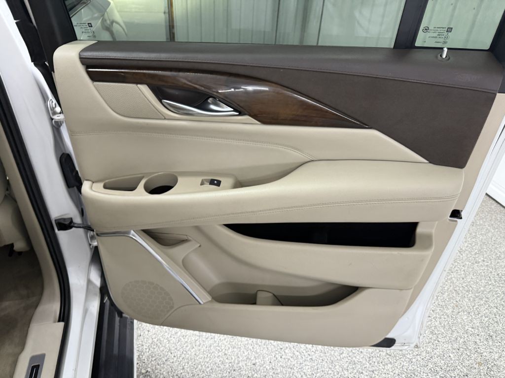 2017 Cadillac Escalade Image 38