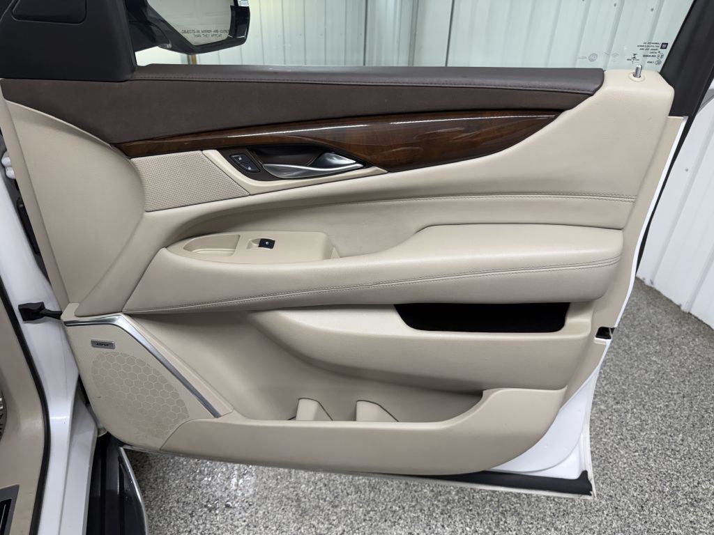 2017 Cadillac Escalade Image 43