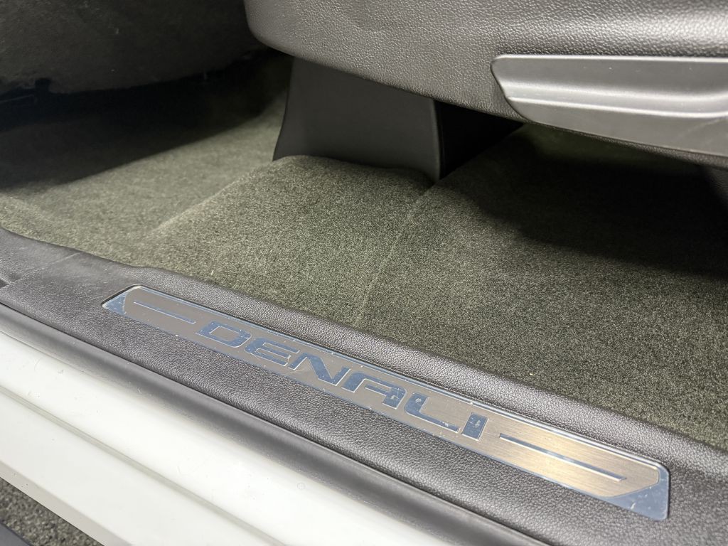 2015 GMC Yukon Image 30