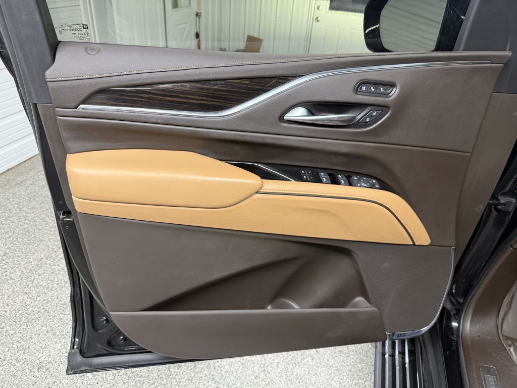 2021 Cadillac Escalade Image 24