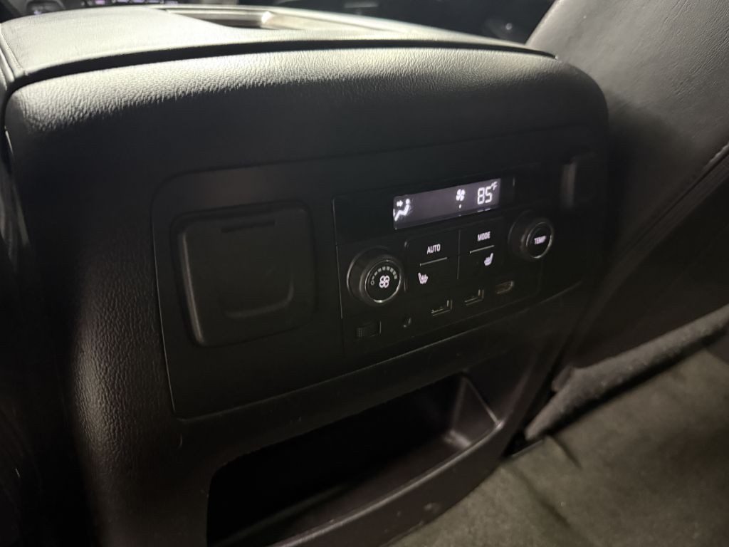 2018 GMC Yukon Image 32