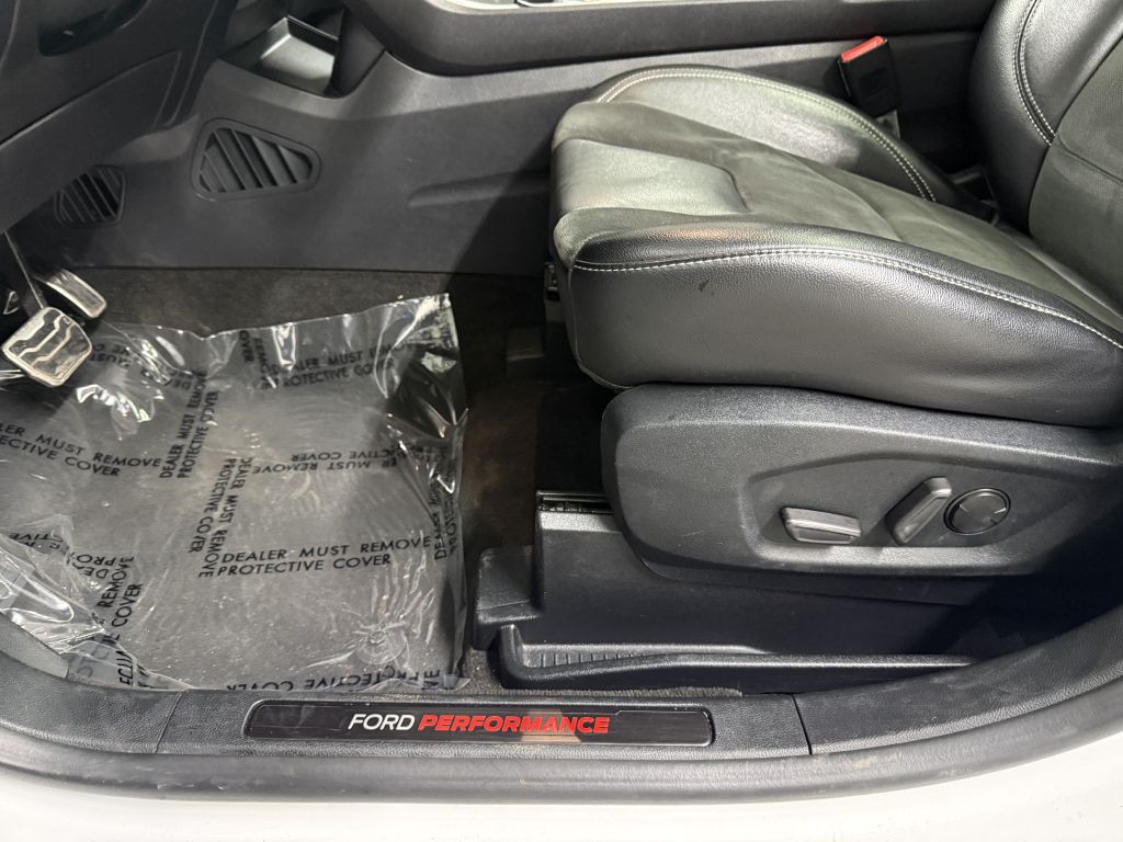 2020 Ford Edge Image 9