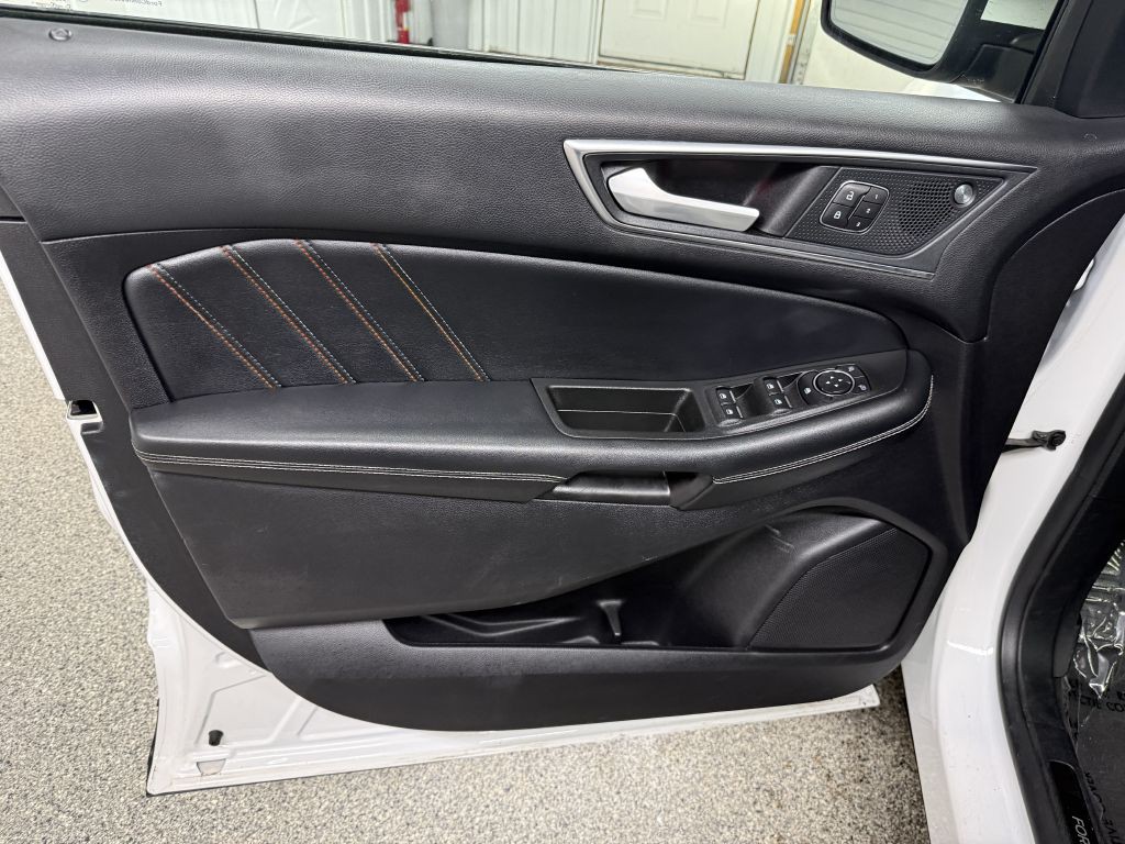 2020 Ford Edge Image 22