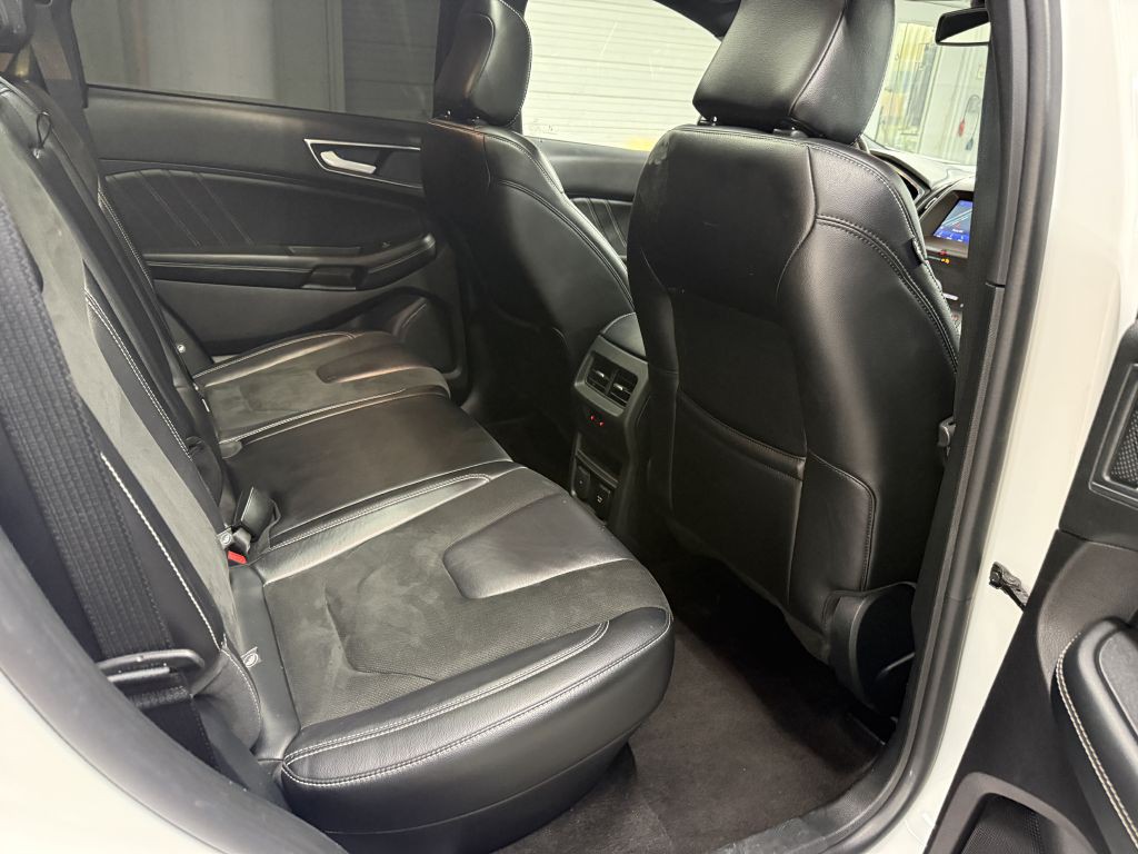 2020 Ford Edge Image 30