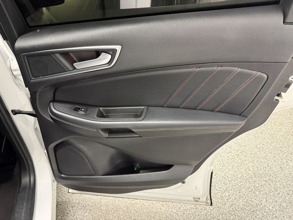 2020 Ford Edge Image 32