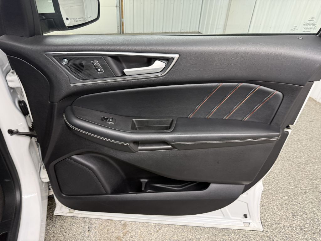 2020 Ford Edge Image 36