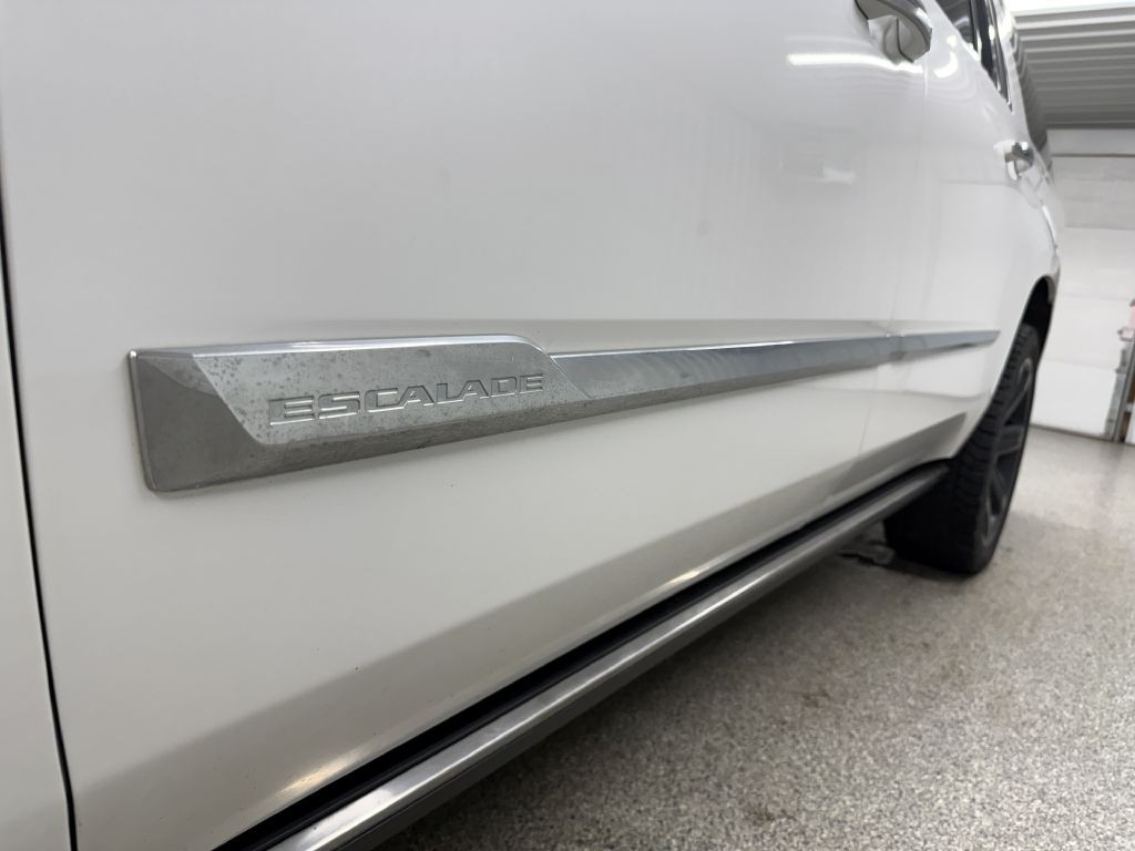 2016 Cadillac Escalade Image 8