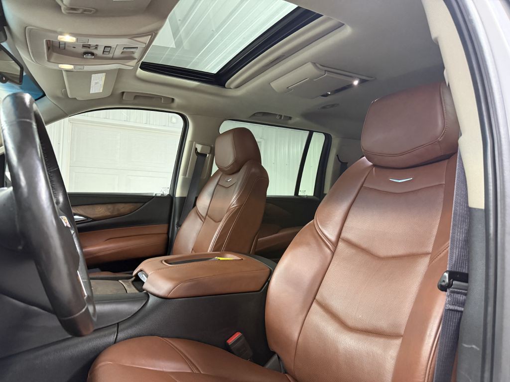 2016 Cadillac Escalade Image 10