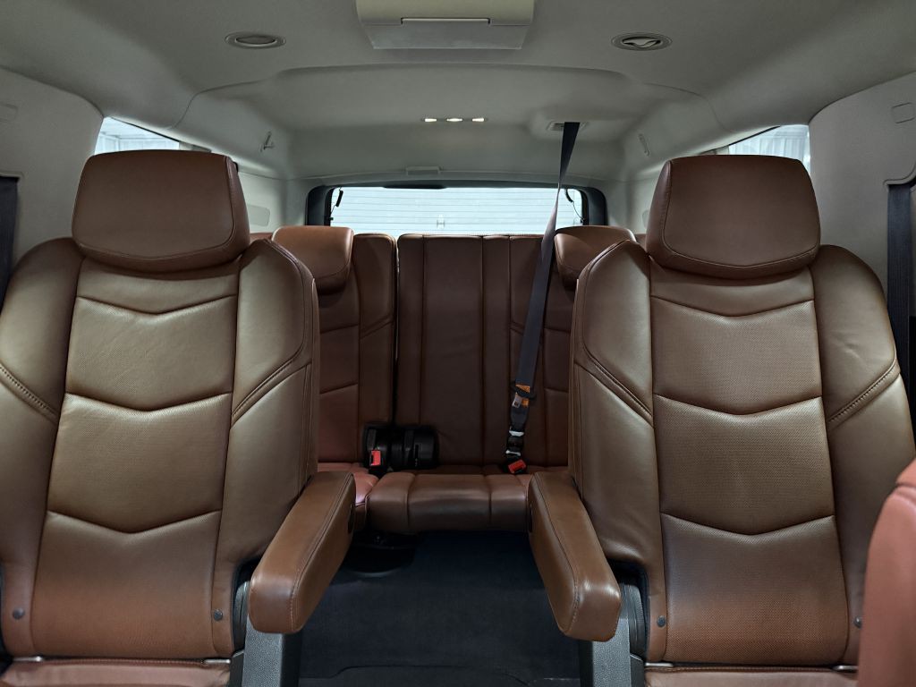 2016 Cadillac Escalade Image 23