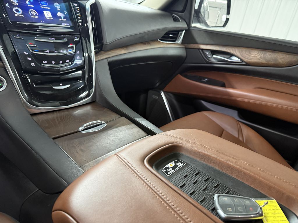 2016 Cadillac Escalade Image 24