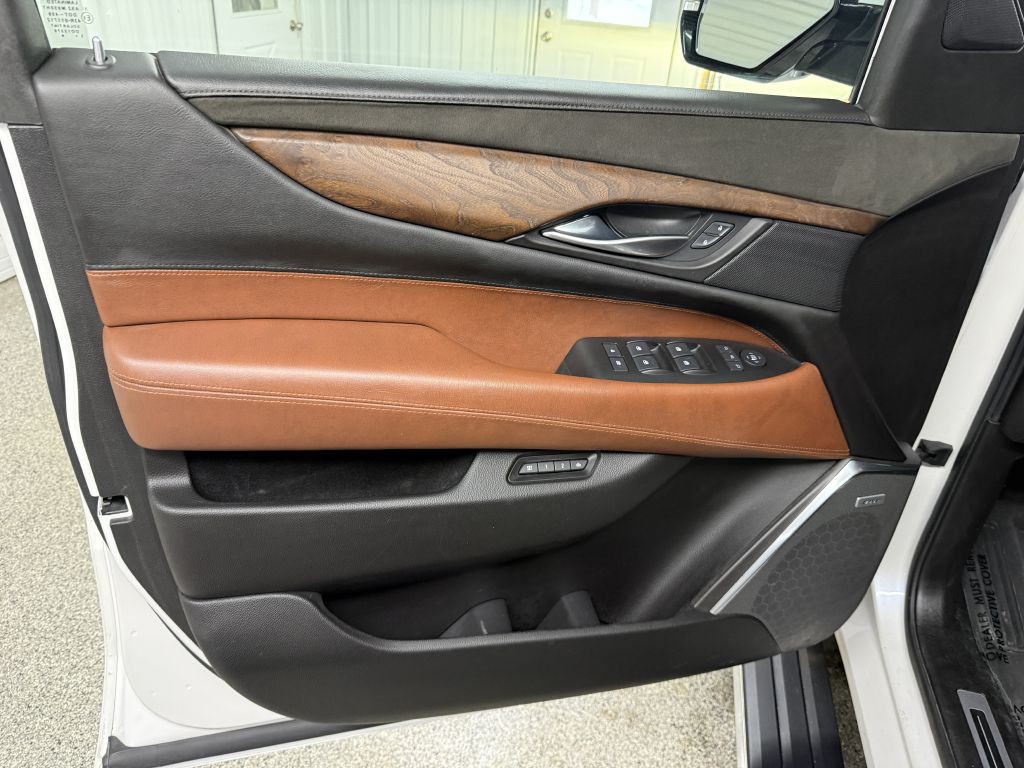 2016 Cadillac Escalade Image 25