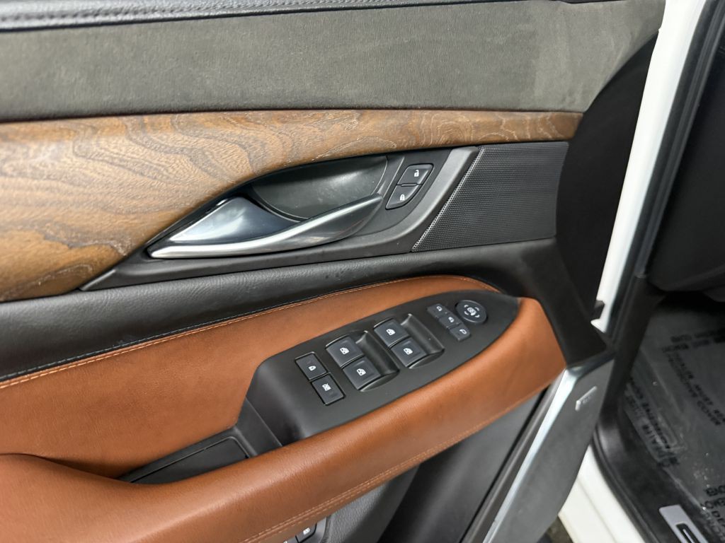 2016 Cadillac Escalade Image 26