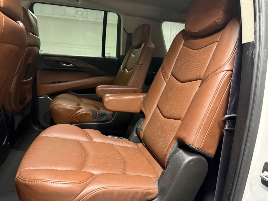 2016 Cadillac Escalade Image 29