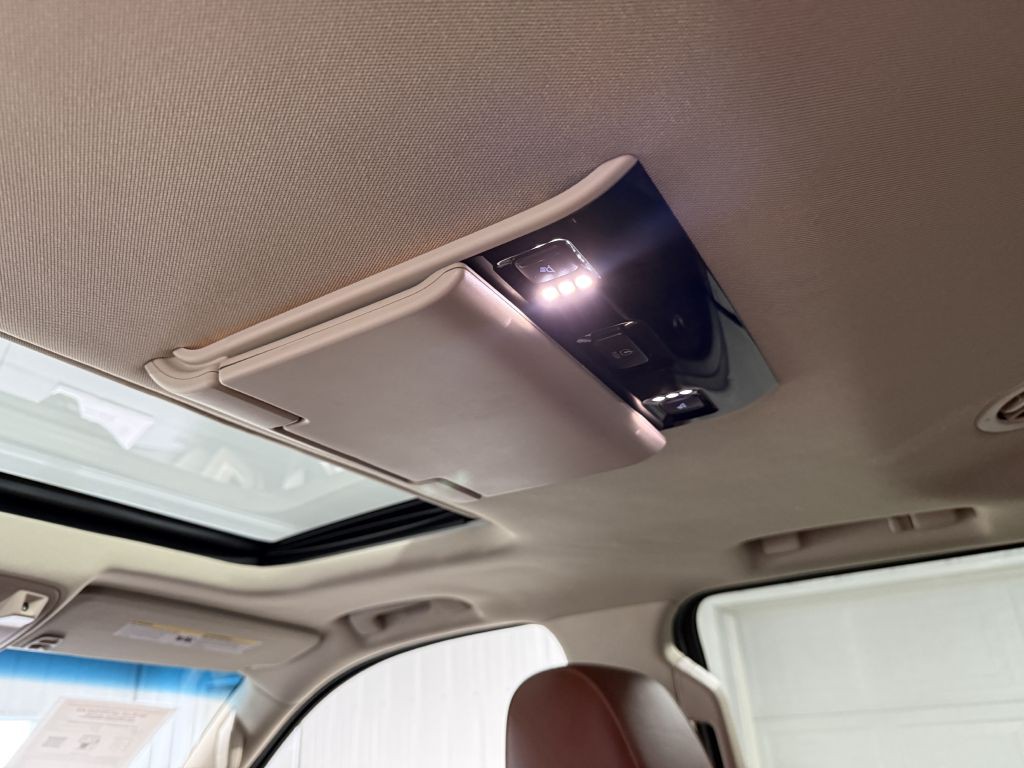 2016 Cadillac Escalade Image 31