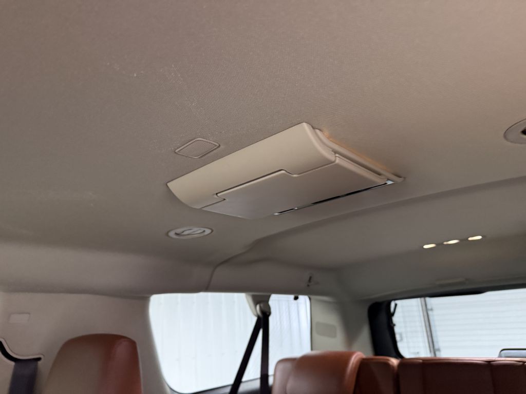 2016 Cadillac Escalade Image 32