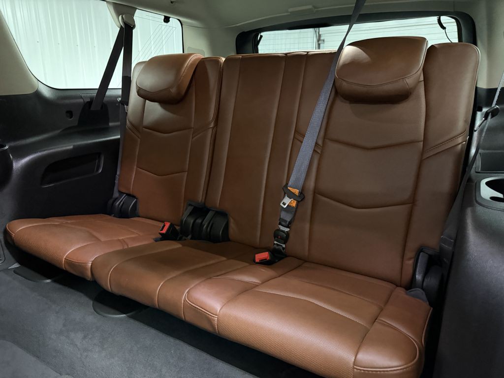 2016 Cadillac Escalade Image 33