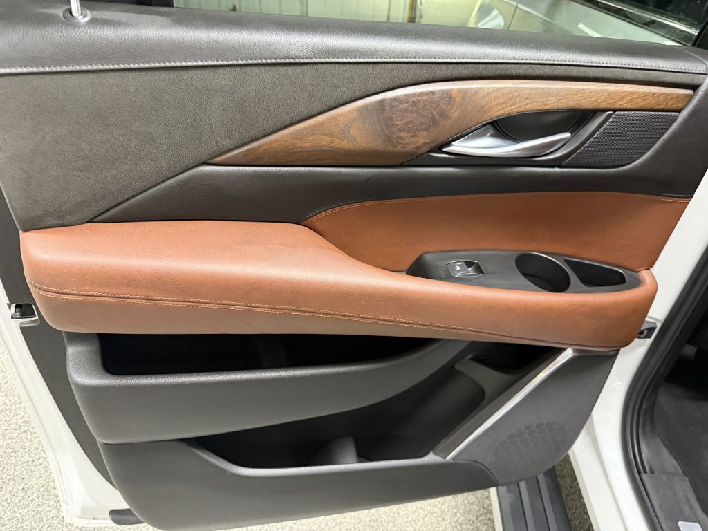 2016 Cadillac Escalade Image 34