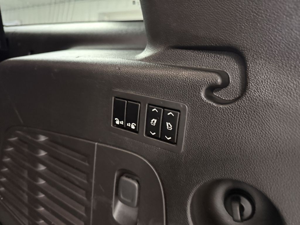 2016 Cadillac Escalade Image 36