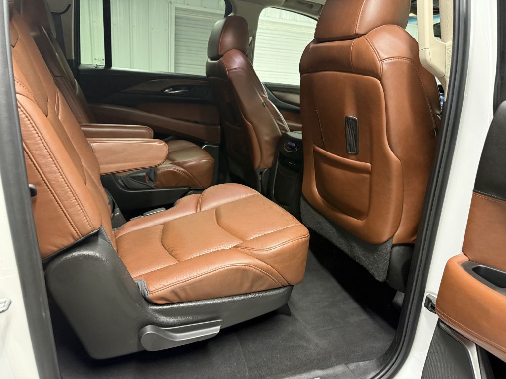 2016 Cadillac Escalade Image 37