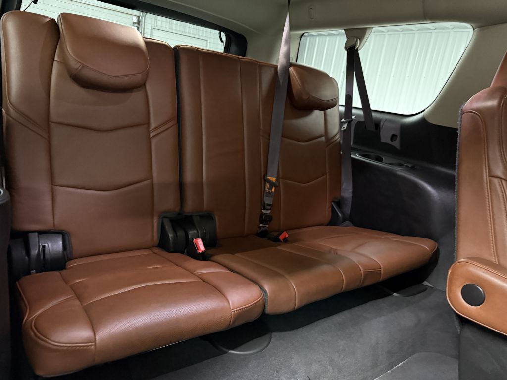 2016 Cadillac Escalade Image 39
